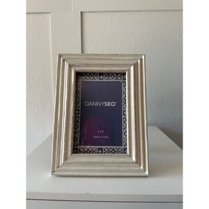 Rustic 4x6 Wood Picture Frame by Danny Seo – Elegant and Earthy**  Enhance your